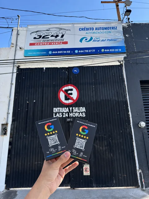 Placa de reseñas de S&C Solutions instalada en 3241 Seminuevos, Salvador Nava, San Luis Potosí